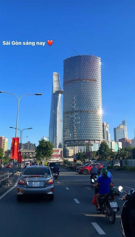 Bất ngờ với toà nhà giữa trung tâm TP.HCM được lột xác lung linh trong dịp lễ-14