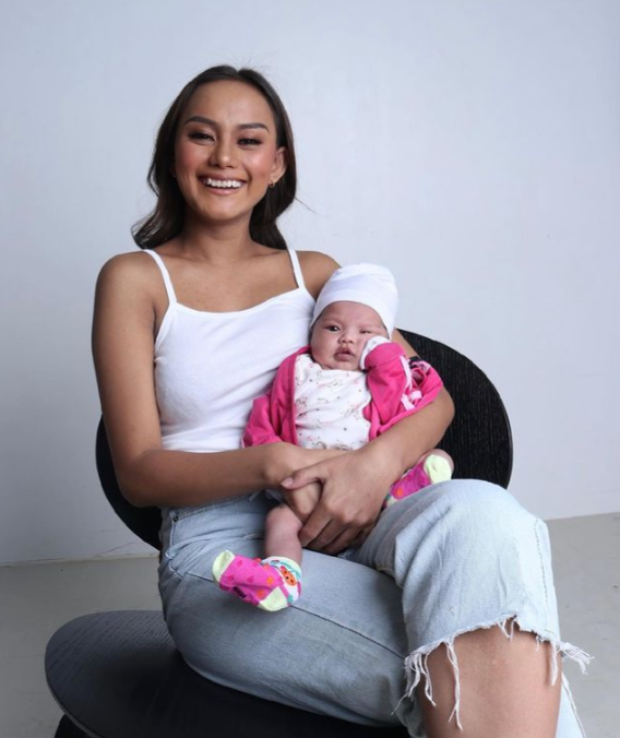 Cô bé ăn xin Philippines đổi đời nhờ bức ảnh chụp trộm trên phố bây giờ ra sao?-9