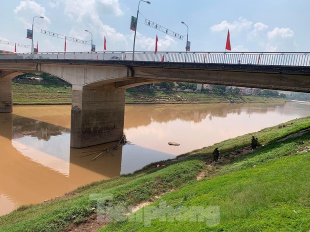 Thầy giáo ở Lạng Sơn nhảy cầu tự tử-1