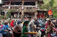 Lào Cai: Vạn người đổ dồn về Sa Pa, du khách than khổ