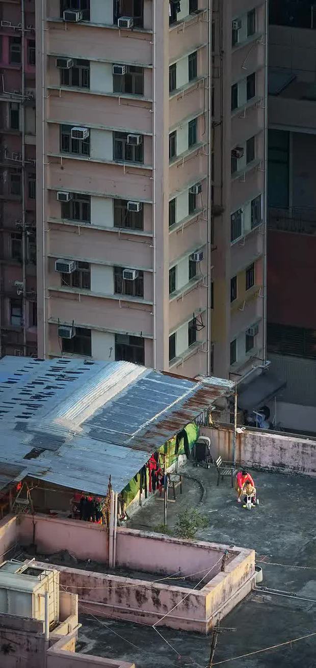 Nhiếp ảnh gia dành 4 năm chụp khung cảnh sân thượng, phản ánh cuộc sống bình dị tại khu dân cư sầm uất bậc nhất châu Á-2