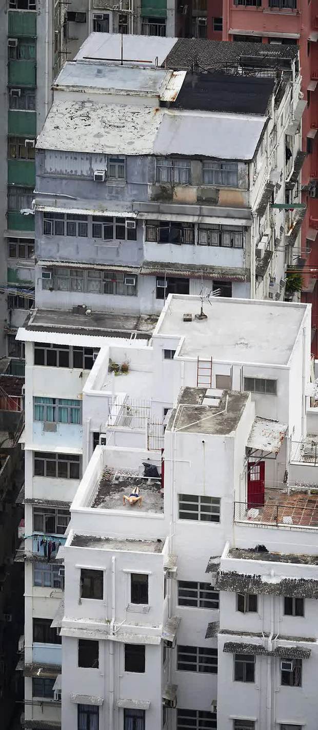 Nhiếp ảnh gia dành 4 năm chụp khung cảnh sân thượng, phản ánh cuộc sống bình dị tại khu dân cư sầm uất bậc nhất châu Á-3