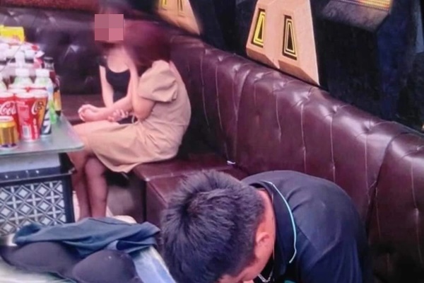Thiếu nữ 15 tuổi bán dâm tại quán karaoke-1