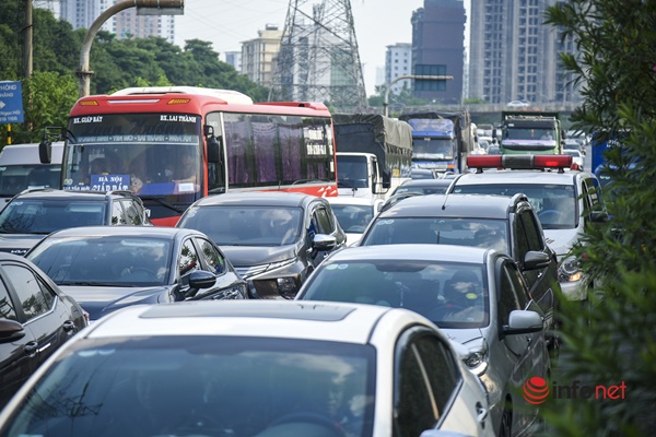 Chưa hết kỳ nghỉ lễ, cửa ngõ Thủ đô đã ùn tắc kéo dài-6