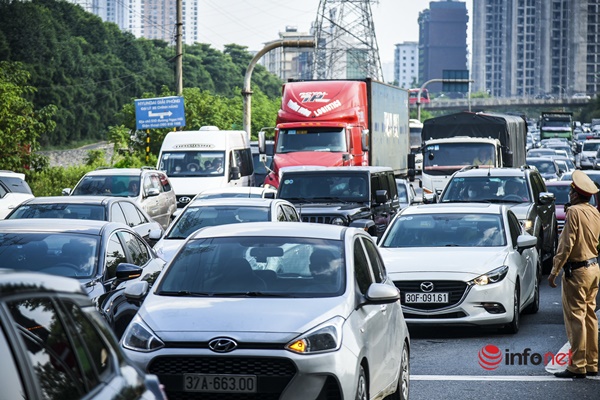 Chưa hết kỳ nghỉ lễ, cửa ngõ Thủ đô đã ùn tắc kéo dài-7