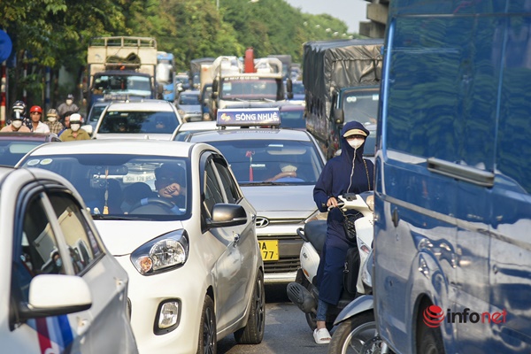 Chưa hết kỳ nghỉ lễ, cửa ngõ Thủ đô đã ùn tắc kéo dài-8