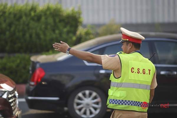 Chưa hết kỳ nghỉ lễ, cửa ngõ Thủ đô đã ùn tắc kéo dài-9
