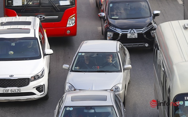 Chưa hết kỳ nghỉ lễ, cửa ngõ Thủ đô đã ùn tắc kéo dài-10