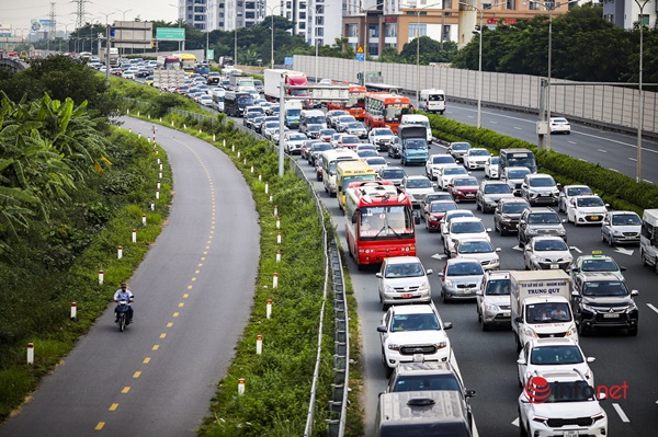Chưa hết kỳ nghỉ lễ, cửa ngõ Thủ đô đã ùn tắc kéo dài-14