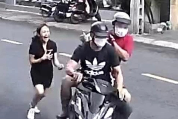 Cô gái bị giật ví tiền, điện thoại ở TP.HCM-1