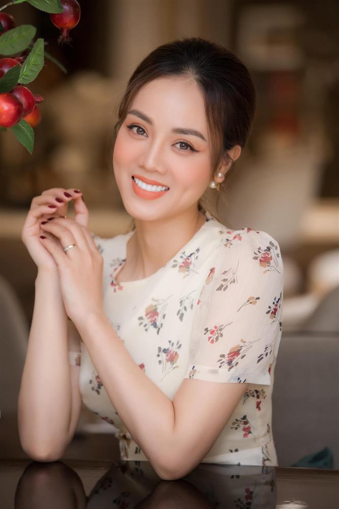 Cuộc đời 3 cô gái trẻ đẹp có chồng nổi tiếng showbiz Việt-4