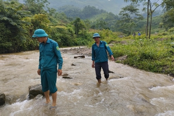 Khoảnh khắc khách sạn bị lũ cuốn trôi một cách khủng khiếp-1