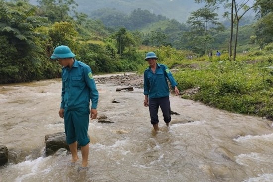 Bé trai 7 tuổi ở Lào Cai đi chăn trâu bị lũ cuốn trôi