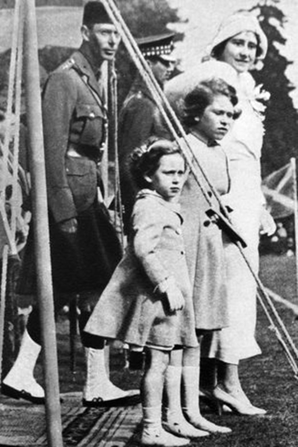 Nữ hoàng Anh vắng mặt tại lễ hội bà yêu thích, dấy lên lo ngại về sức khỏe-3