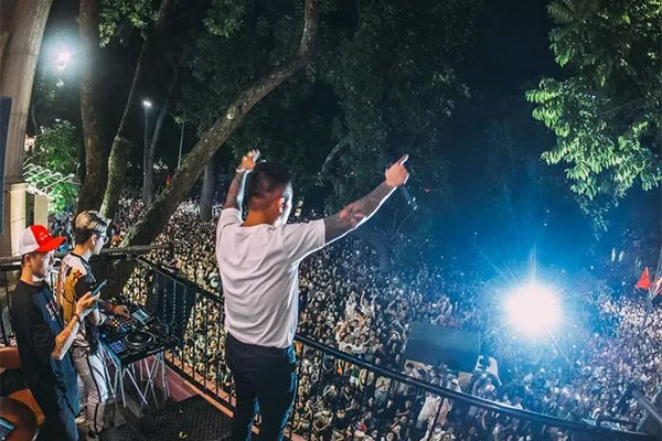 Ca sĩ Tuấn Hưng bị xem xét xử phạt vì tổ chức liveshow tại ban công-3