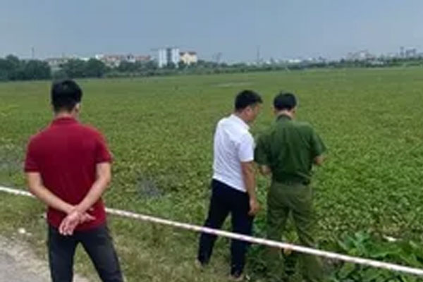 Điều tra vụ người đàn ông tử vong dưới mương nước tại Hà Nội-3
