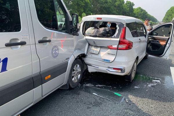 Tai nạn liên hoàn trên cao tốc Pháp Vân - Cầu Giẽ-1