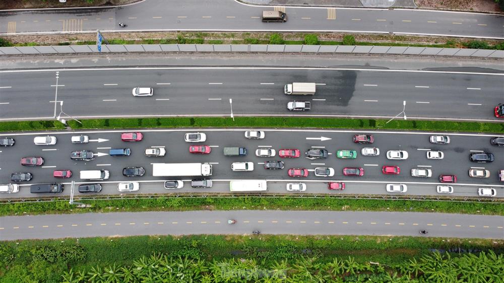 Người dân trở lại Hà Nội sau nghỉ lễ 2/9, cao tốc ùn dài hàng cây số-2