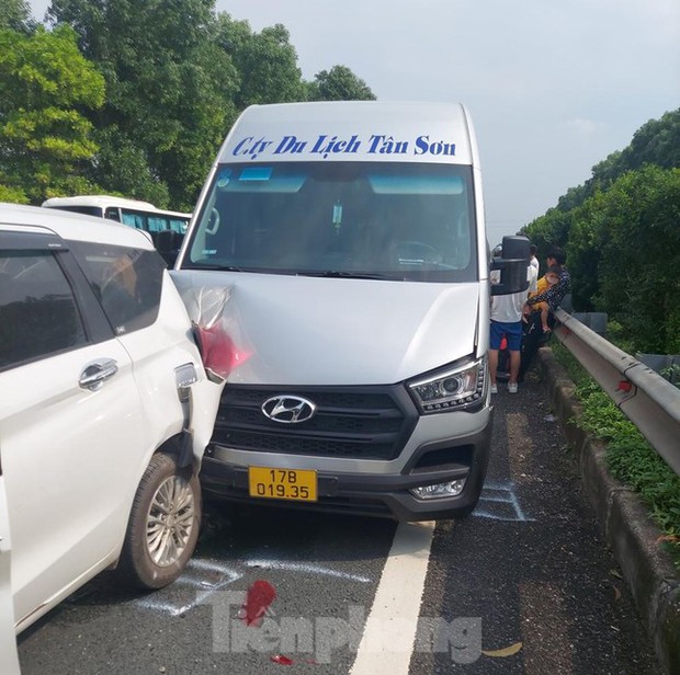 Hiện trường vụ 5 xe đâm liên hoàn trên cao tốc Ninh Bình – Cầu Giẽ-5