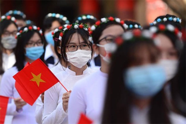 Học sinh Hà Nội rộn ràng đón lễ khai giảng sau 2 năm gián đoạn vì dịch Covid-19-22