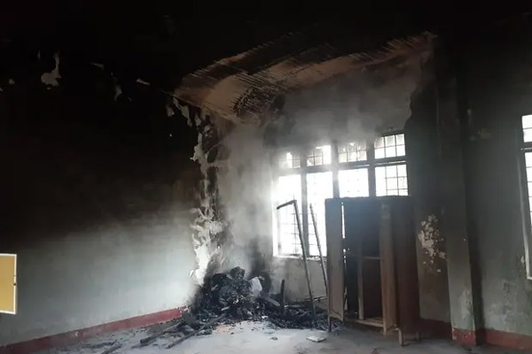 Sét đánh thủng vỏ máy bay tại Tân Sơn Nhất, 2 người bị thương-3