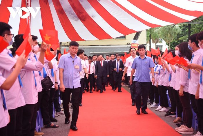 Học sinh Hà Nội rộn ràng đón lễ khai giảng sau 2 năm gián đoạn vì dịch Covid-19-1