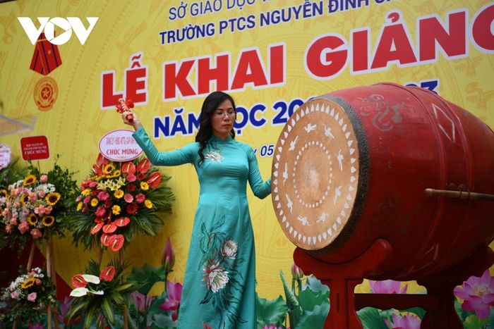 Học sinh Hà Nội rộn ràng đón lễ khai giảng sau 2 năm gián đoạn vì dịch Covid-19-11