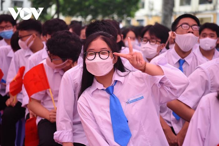 Học sinh Hà Nội rộn ràng đón lễ khai giảng sau 2 năm gián đoạn vì dịch Covid-19-6