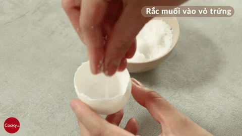 3 cách làm trứng muối tại nhà cực đơn giản: Cách số 2 nhanh thần tốc, chỉ 2 ngày là xong!-4
