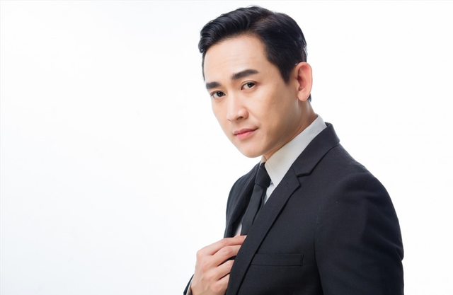 Hứa Vĩ Văn: Ở ngoài, tôi rất bình dân, cũng đi xe máy, ăn cơm lề đường-2