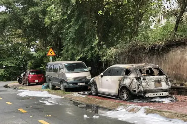 Nước lũ cuồn cuộn như thác ở Nghệ An, nhiều nhà dân bị ảnh hưởng nặng-2