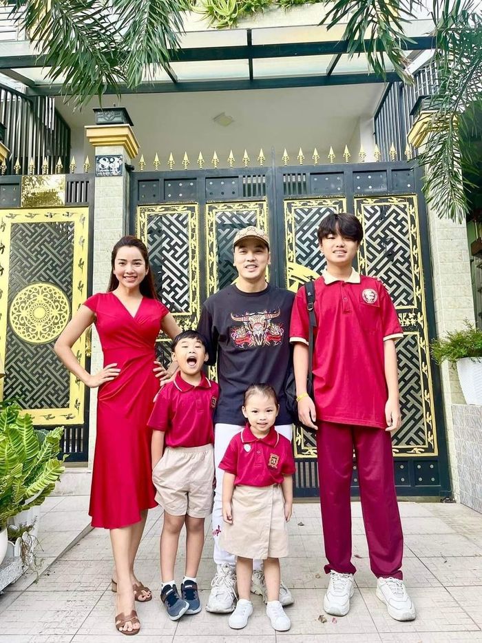 Sao Việt nô nức đưa con tới trường dịp khai giảng năm học mới-3