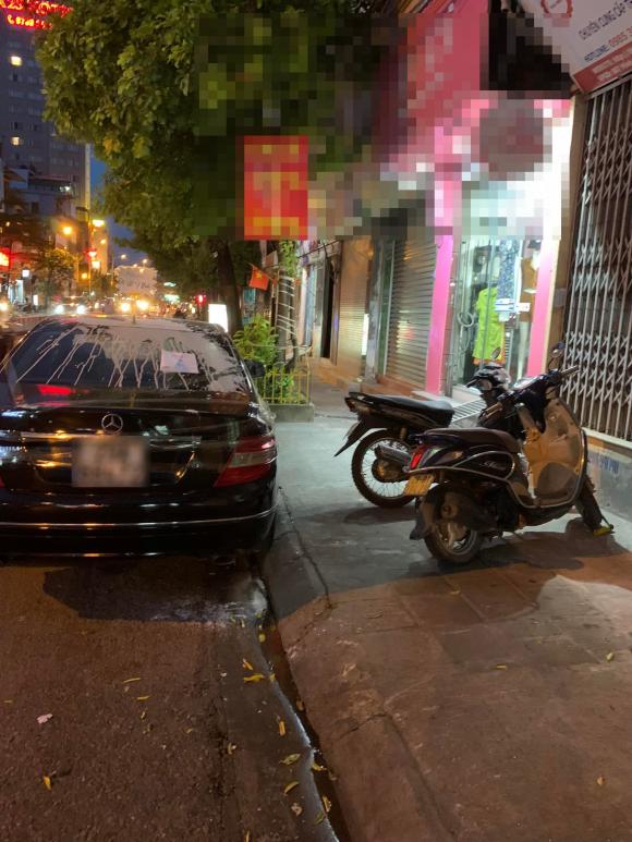 Xế cưng chịu đòn hộ khổ chủ khi đỗ sai, bị phủ kín sơn trắng xóa kèm lời nhắn: A hi hi! Đồ vô ý thức!-3