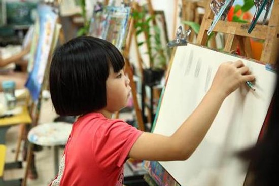 Không nên đăng ký cho con theo học các lớp ngoại khóa kiểu này, vừa tốn thời gian, công sức mà hiệu quả lại không cao