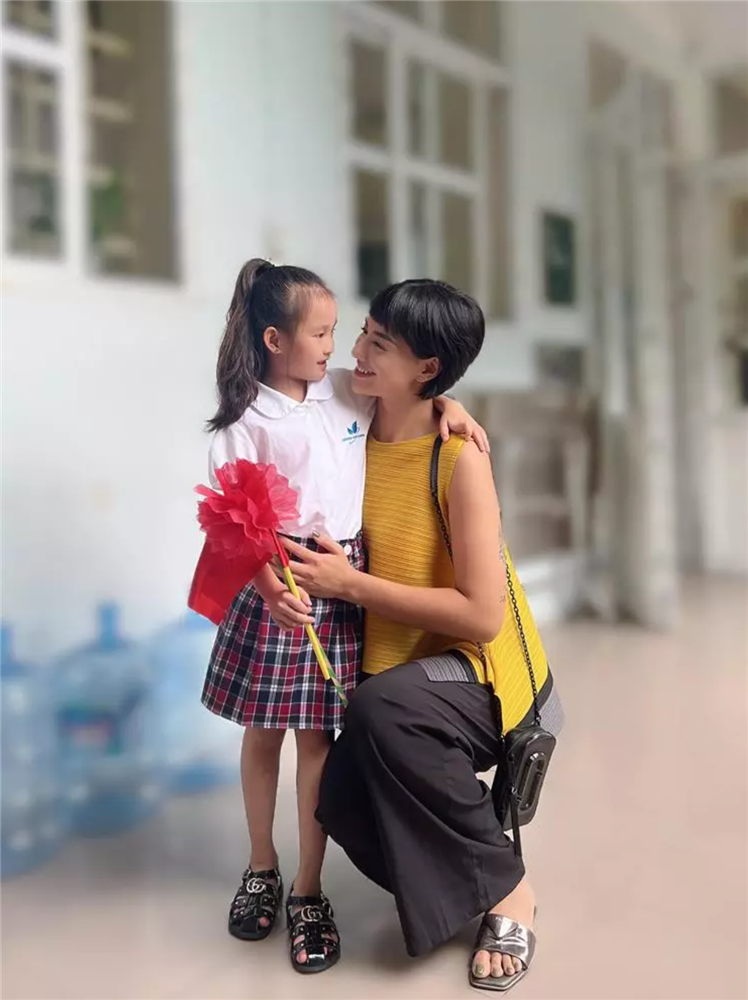 MC Diệp Chi, BTV Hoàng Linh, diễn viên Bảo Thanh cùng dàn sao Việt xúng xính đưa con đi khai giảng-7