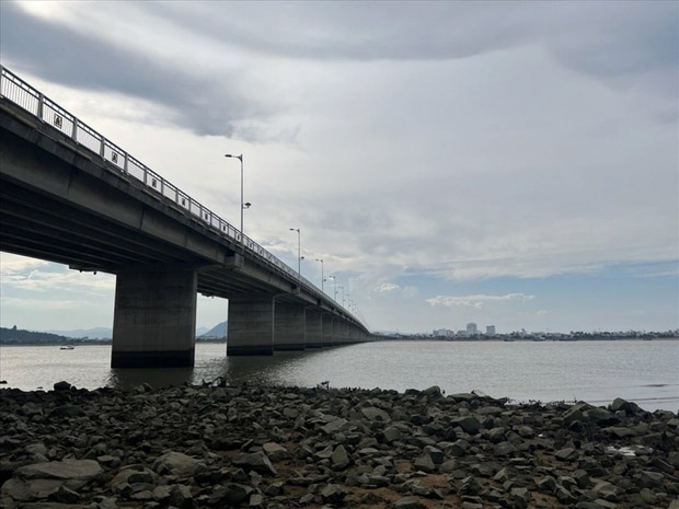 Chuyện chàng thanh niên dọn ra chân cầu ở để cứu người tự tử-2