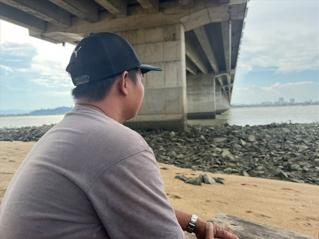 Chuyện chàng thanh niên dọn ra chân cầu ở để cứu người tự tử-1