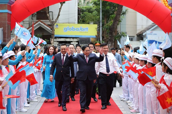Thủ tướng Chính phủ Phạm Minh Chính dự lễ khai giảng năm học mới tại Trường Tiểu học Đoàn Thị Điểm-2