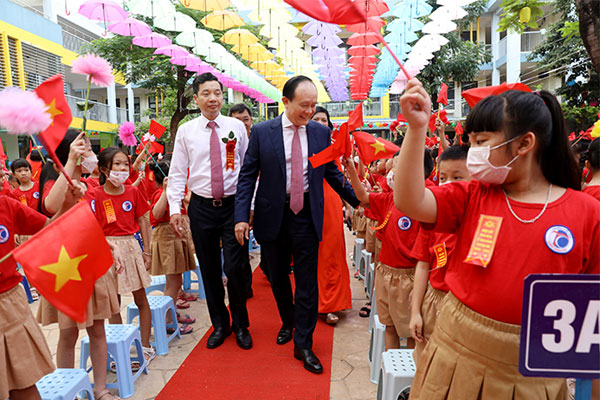 Chủ tịch HĐND Thành phố Nguyễn Ngọc Tuấn dự lễ khai giảng tại Trường Tiểu học Đặng Trần Côn-2
