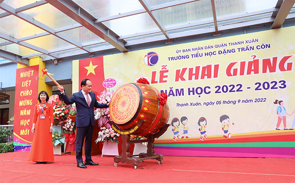 Chủ tịch HĐND Thành phố Nguyễn Ngọc Tuấn dự lễ khai giảng tại Trường Tiểu học Đặng Trần Côn-3