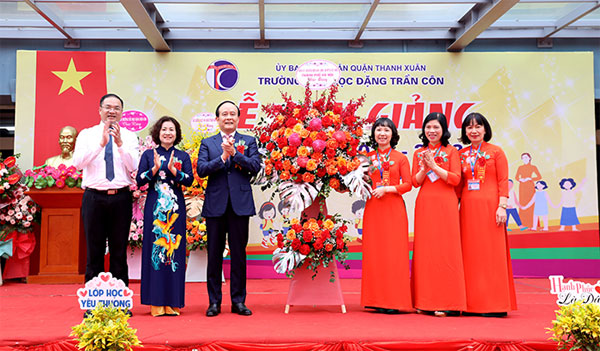 Chủ tịch HĐND Thành phố Nguyễn Ngọc Tuấn dự lễ khai giảng tại Trường Tiểu học Đặng Trần Côn-4