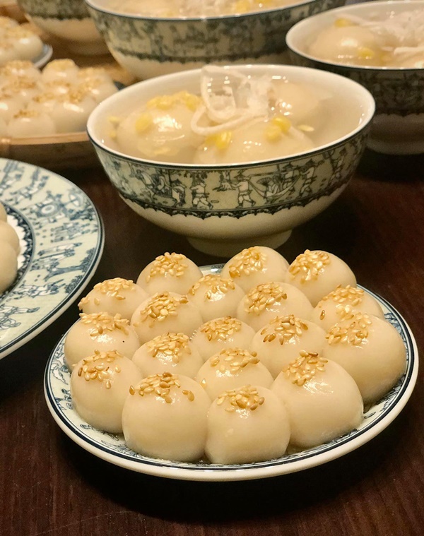 Chị em trổ tài nấu chè trôi nước dẻo thơm, bắt mắt mùa Trung thu đoàn viên-2