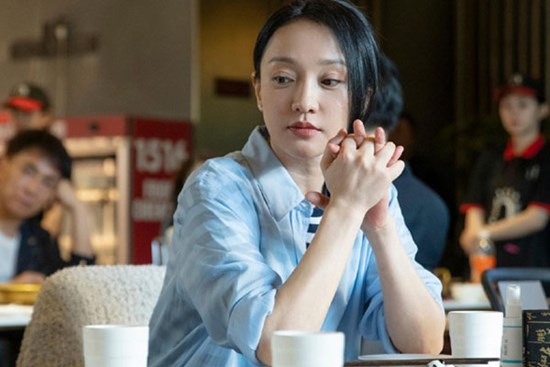 Thẳng thừng than phiền về chồng trong buổi hợp lớp, vợ nhận hậu quả đáng tiếc