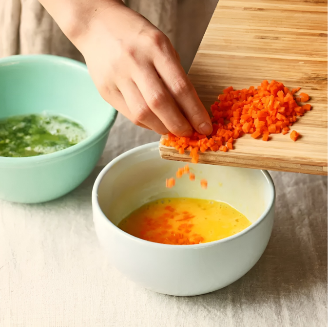 Cách làm trứng cuộn rau củ đơn giản đẹp mắt-3