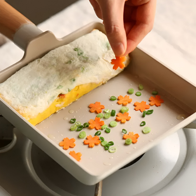 Cách làm trứng cuộn rau củ đơn giản đẹp mắt-7