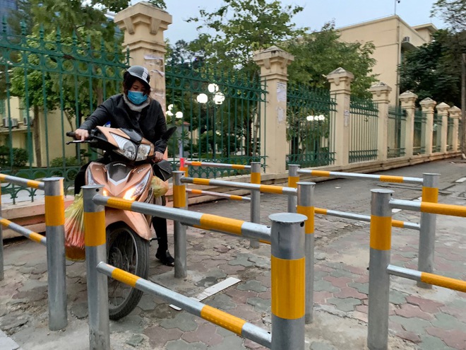 Đau đầu cảnh xe máy chạy bất chấp luật lệ, ngang nhiên vi phạm ngay trước mặt CSGT ở Hà Nội-25