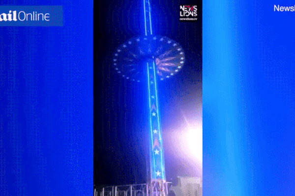 Đu quay gặp sự cố khiến du khách bị treo lơ lửng trên không trung cả tiếng-1