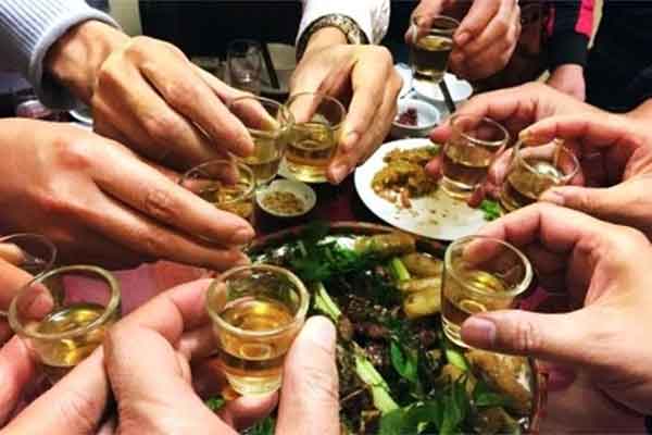 Hết tiền mà chồng bắt làm cỗ đãi bạn, tôi nổi đóa rồi phải tự xấu hổ-1