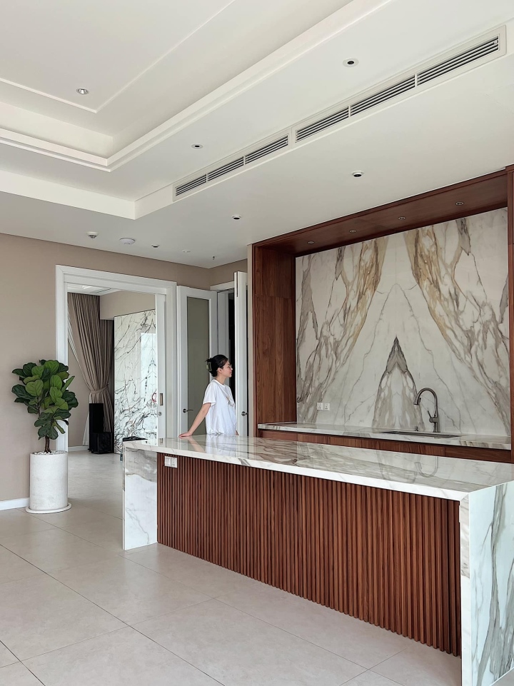 Bất ngờ về căn penthouse của nàng hậu từng phải nghỉ học 2 năm do gia đình quá khó khăn-2