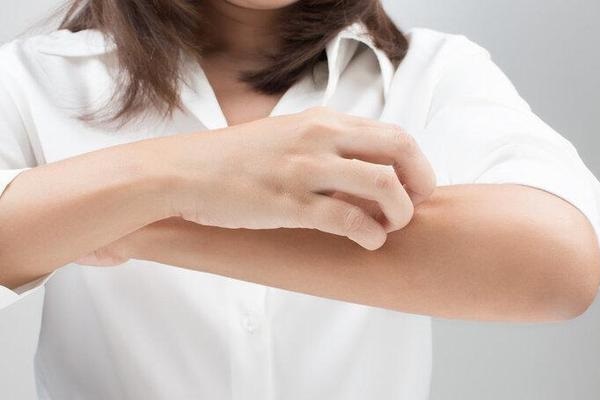5 biểu hiện bất thường trên da cảnh báo suy thận-2